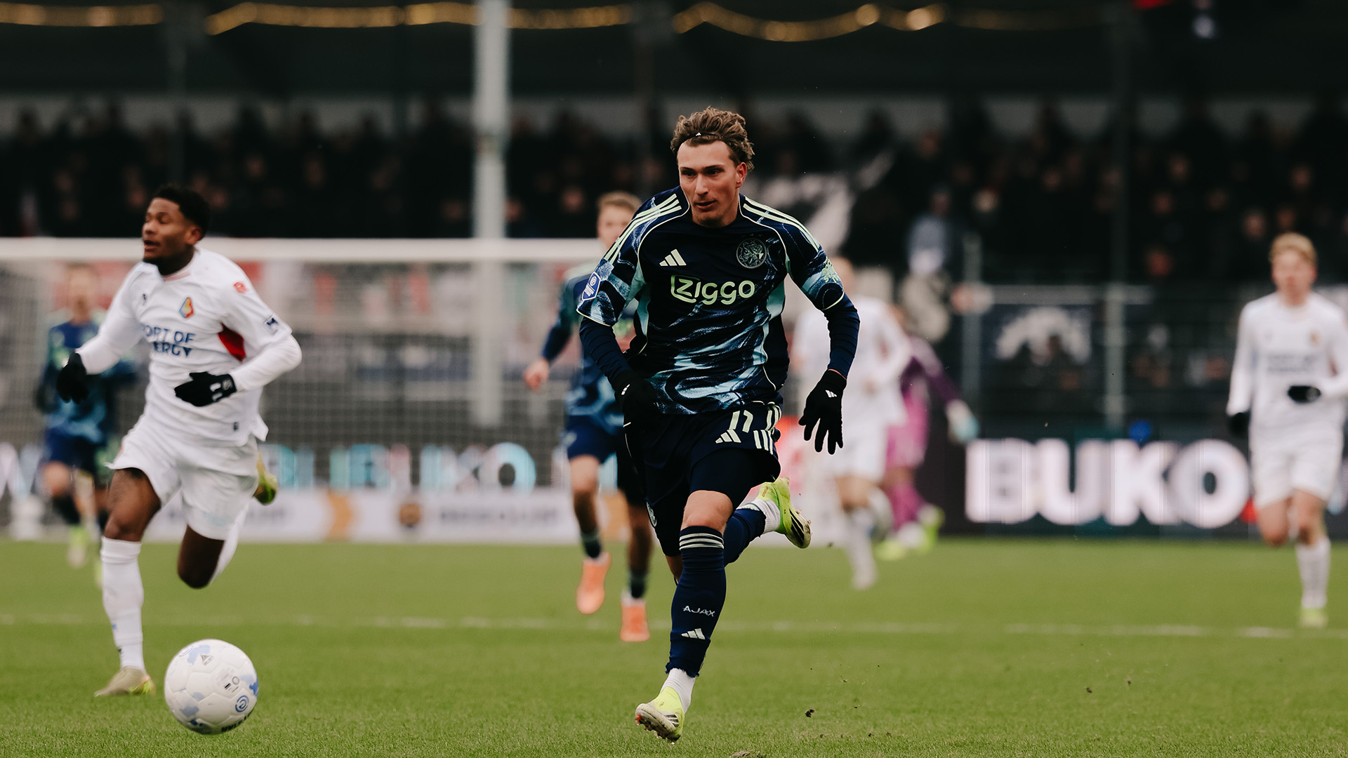 Luister naar AZ - Ajax via Ajax Radio