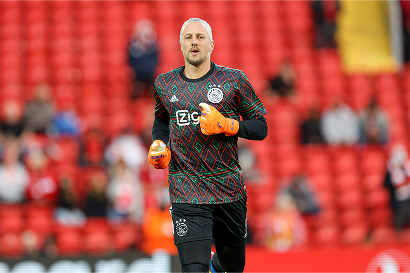 Pasveer Warming Up Liverpool 900