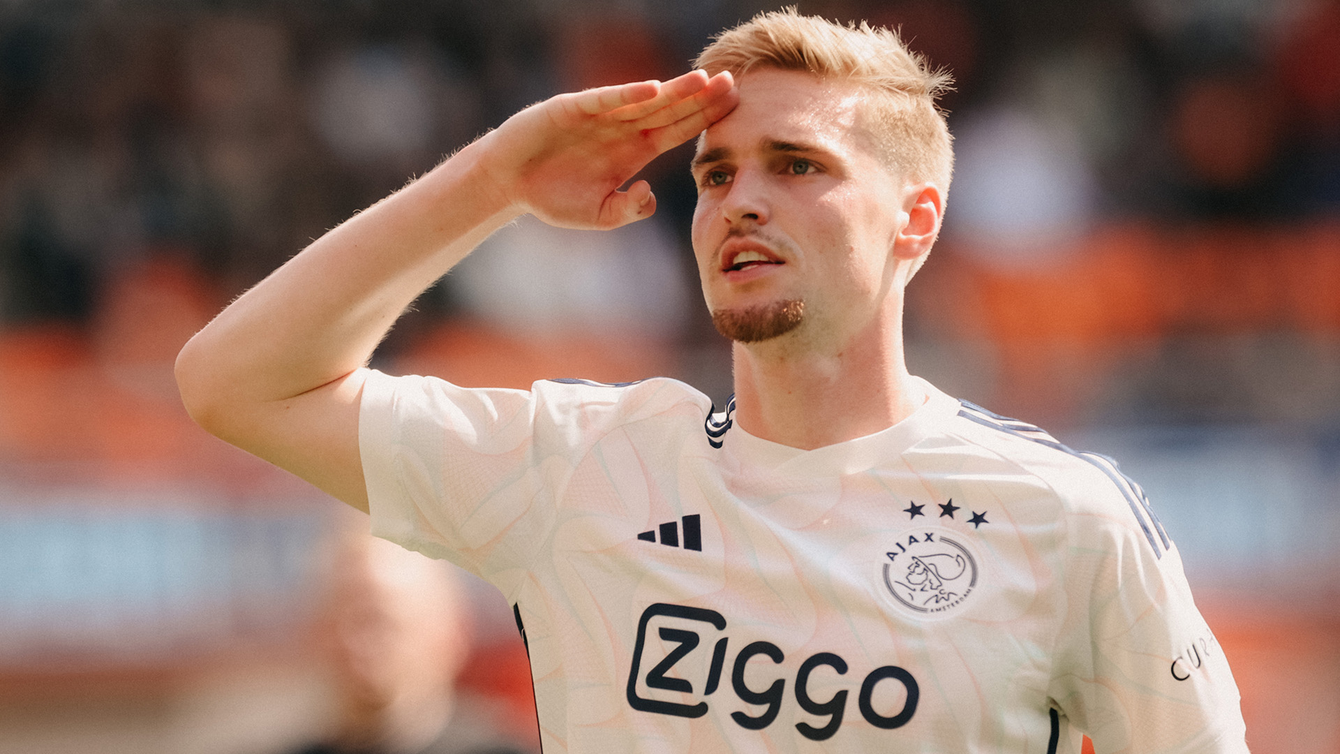 Ajax wint eenvoudig in Volendam
