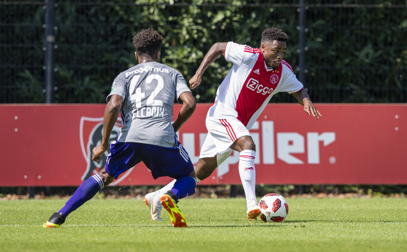 liveblog-nederlaag-ajax-anderlecht-spits-eert-nouri-27