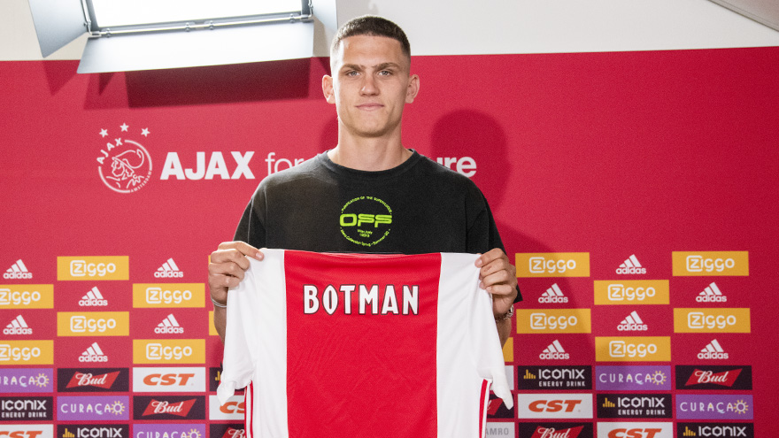 botman-zet-handtekening-onder-nieuw-ajax-contract-2