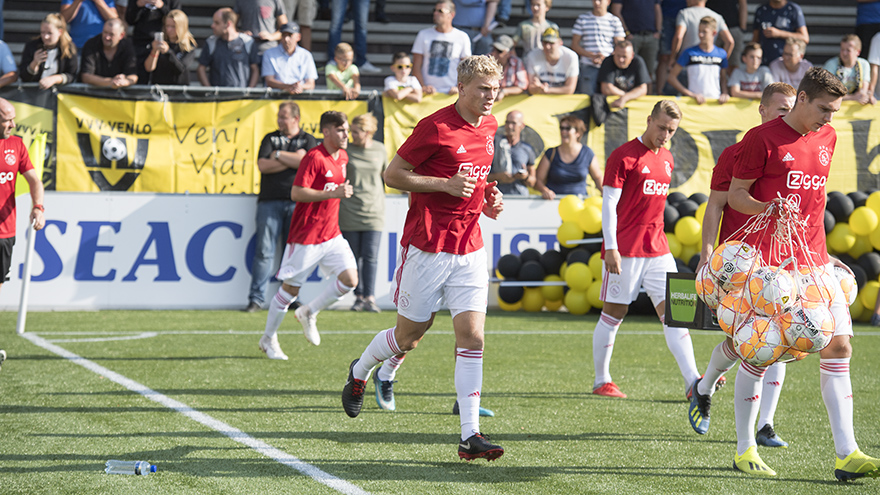 liveblog-tadic-bezorgt-stroperig-ajax-last-minute-zege-in-venlo-25