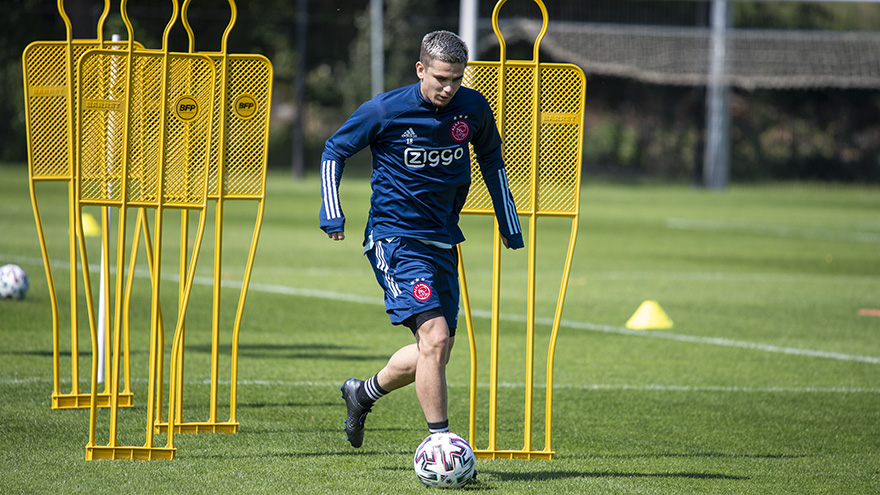 fotos-ajacieden-aan-de-bak-in-zomerse-omstandigheden--16