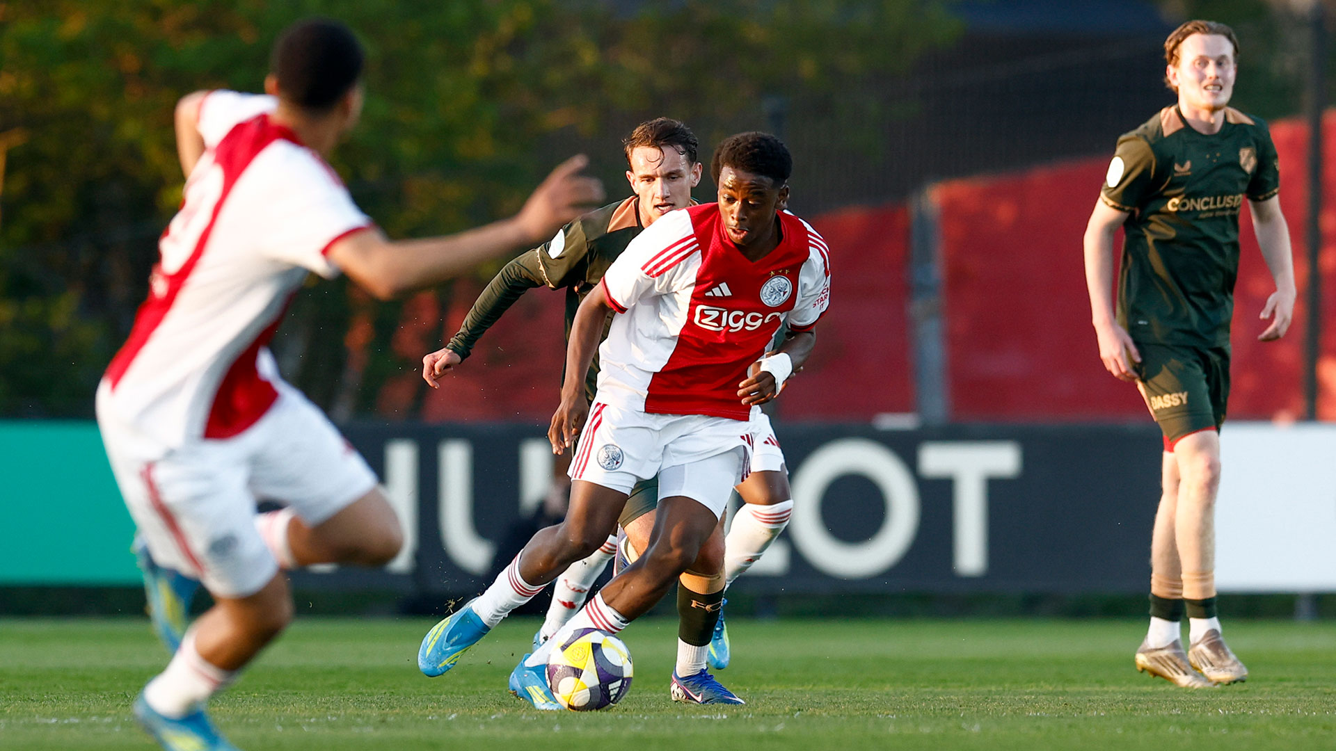 Jong Ajax sluit seizoen af met nederlaag