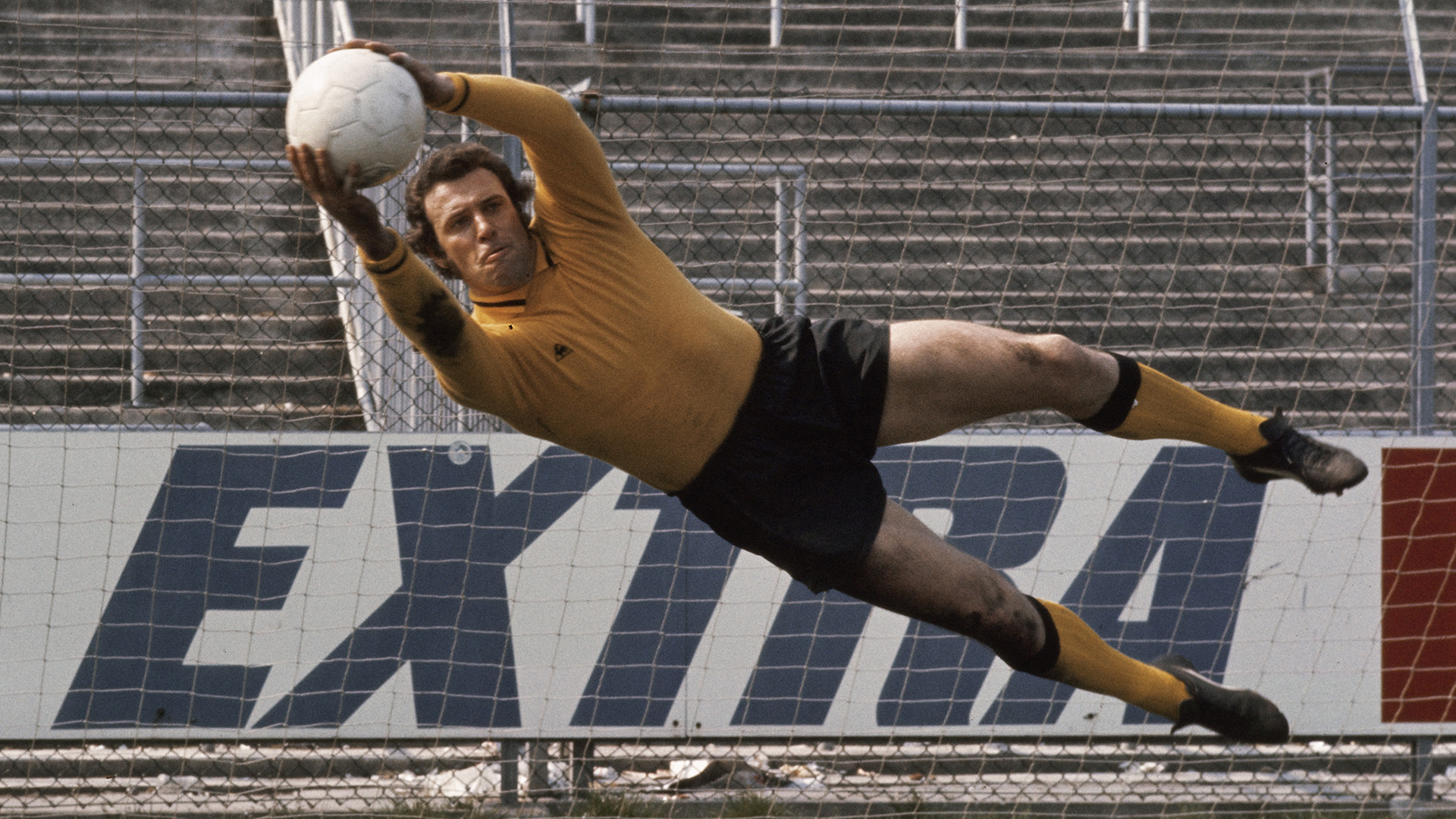 On This Day | Heinz Stuy keept laatste duel als Ajacied