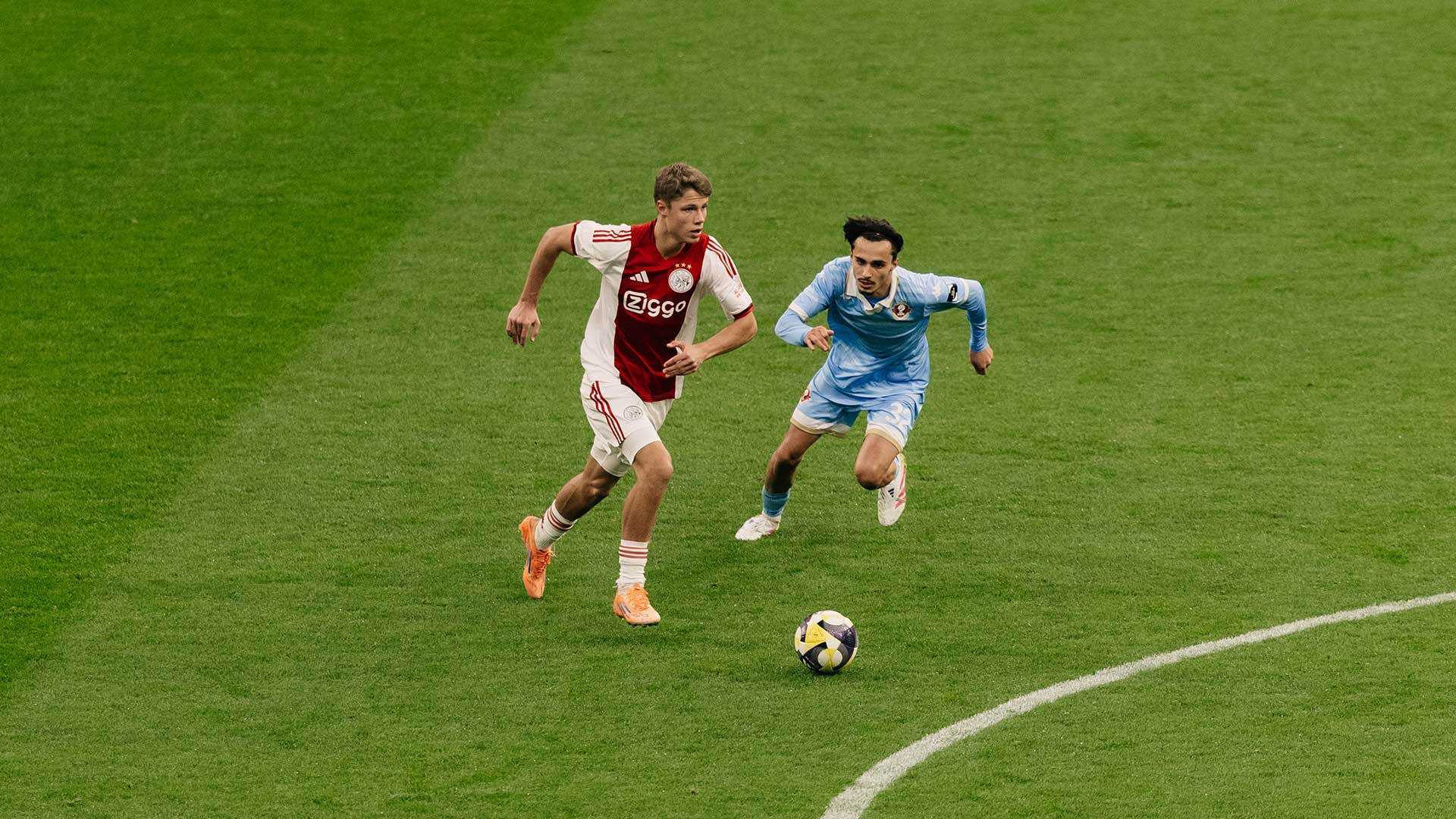 Ajax wint oefenwedstrijd