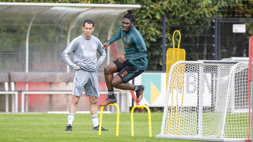 fotos-ajacieden-hervatten-training-in-drietallen-46