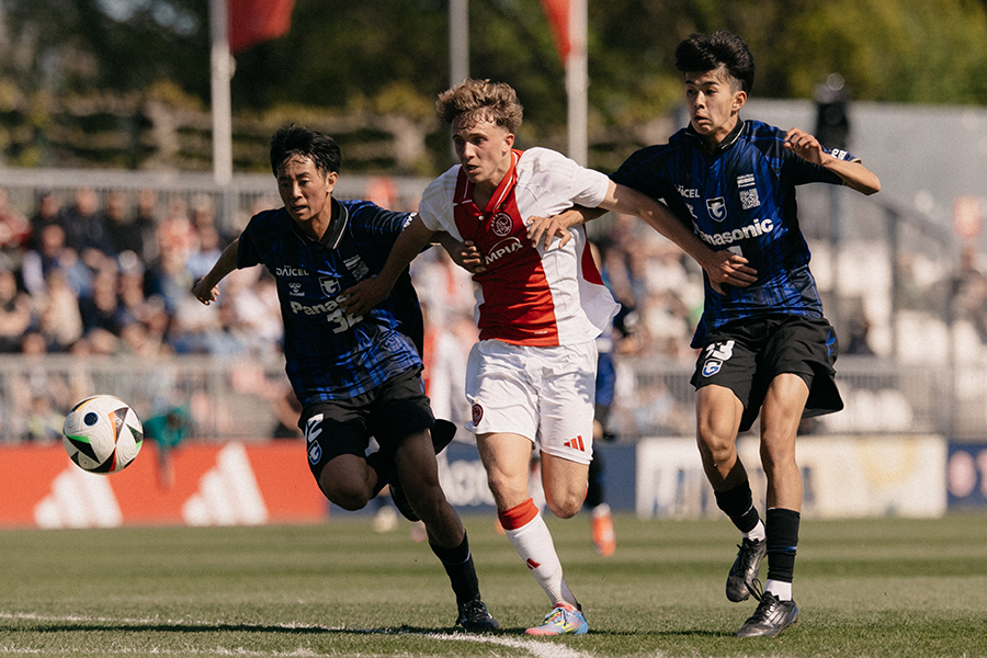 13 Ajax Gamba 900