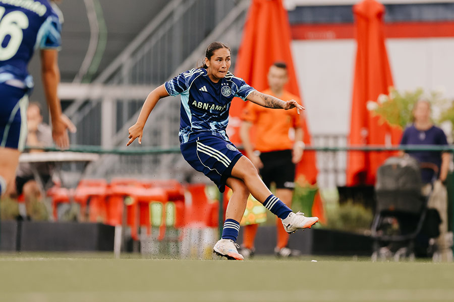 Ajax Vrouwen Leuven 13