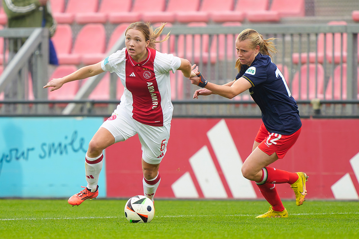 Jonna Van De Velde100 09