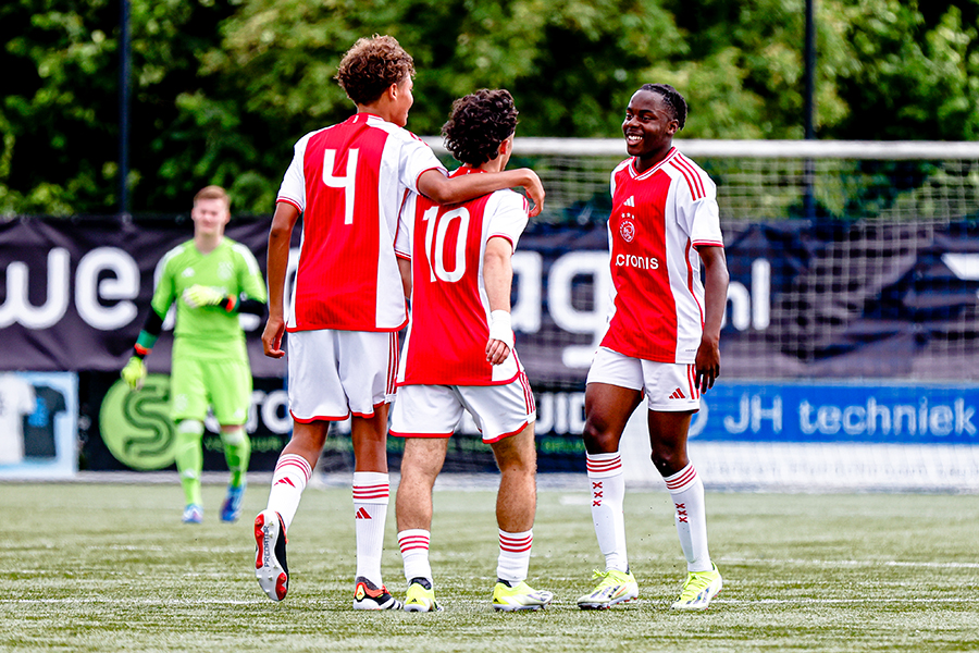 Ajax BVB 4