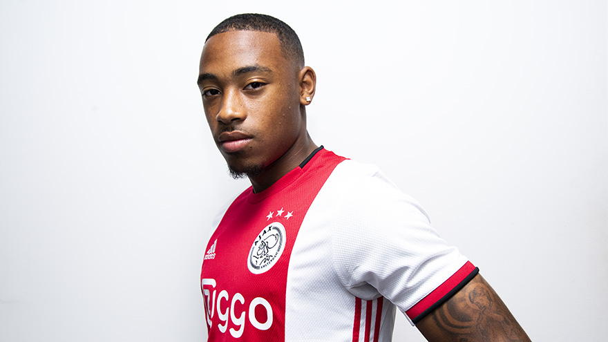ajax-huurt-juan-castillo-van-chelsea-1