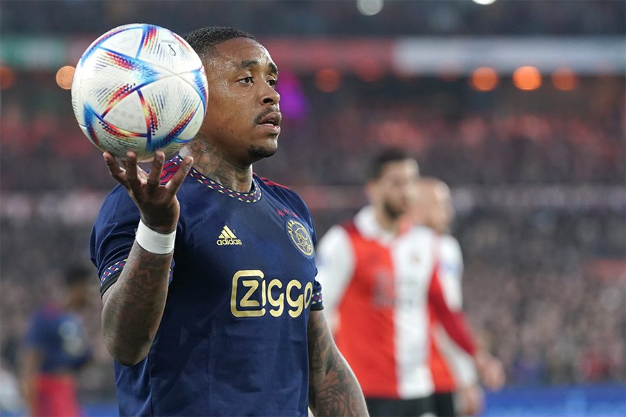 Bergwijn Bal In Hand 900