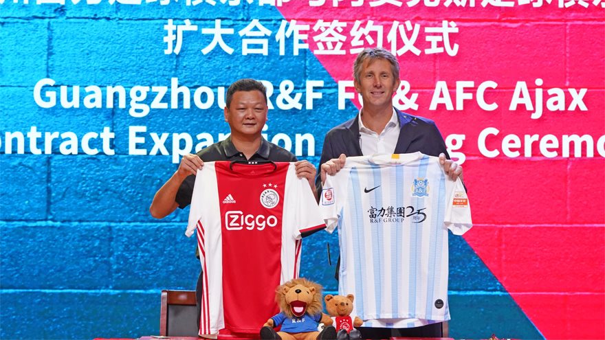 ajax-en-guangzhou-rf-fc-breiden-partnership-uit