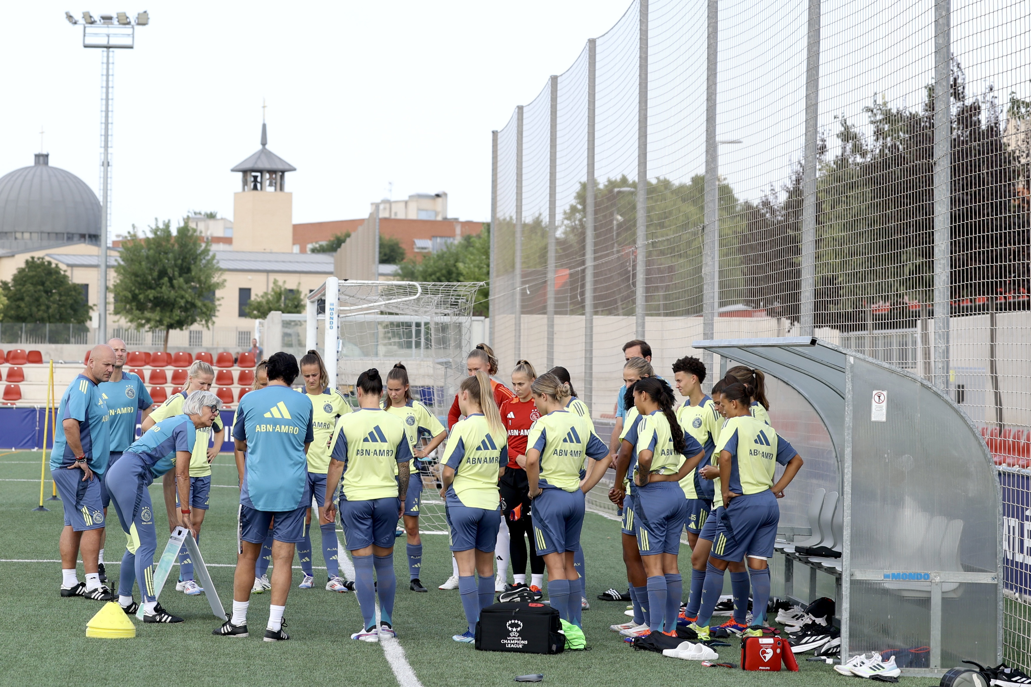 Ajaxvrouwen Madrid Complex3