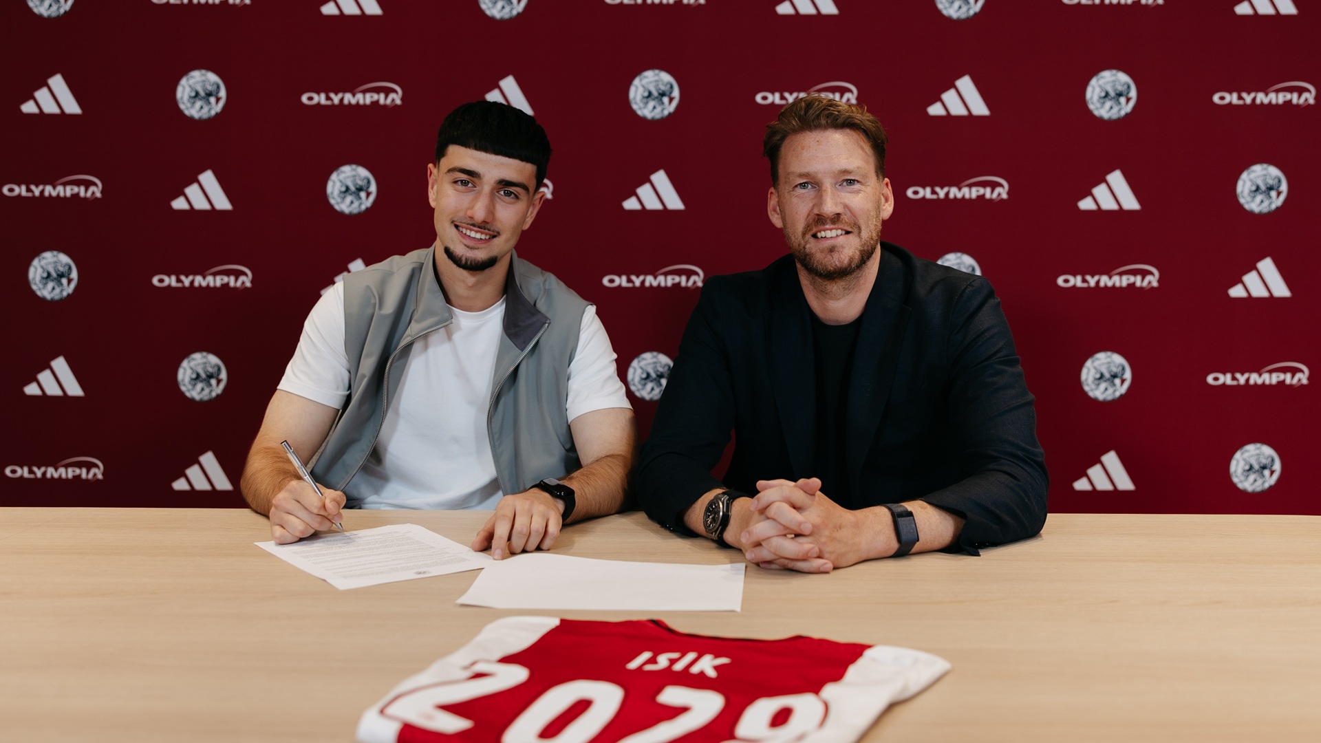 Erster Vertrag für Enes Işik