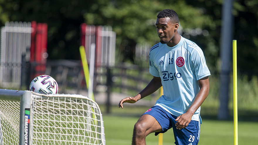 fotos-ajacieden-aan-de-bak-in-zomerse-omstandigheden--15