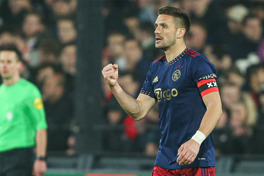 Tadic Met Vuistje Na Wedstrijd 900