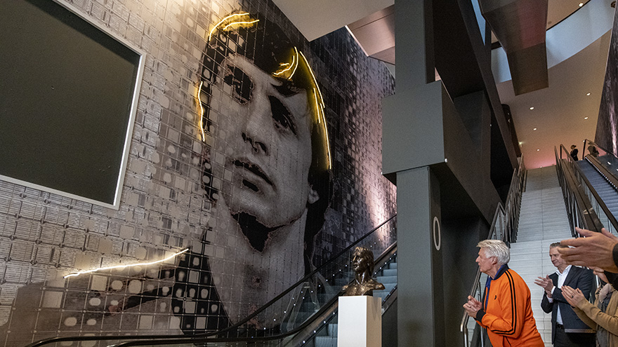 fotos-onthulling-johan-cruijff-wand-borstbeeld-4