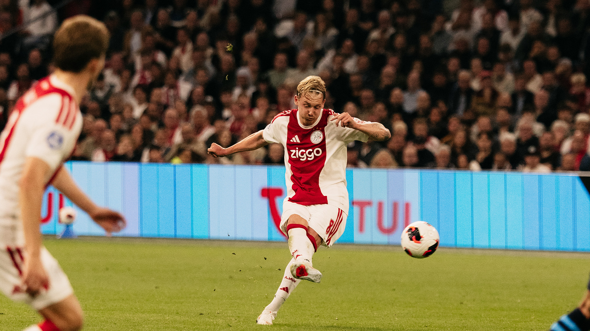 Luister naar Ajax - Willem II via Ajax Radio