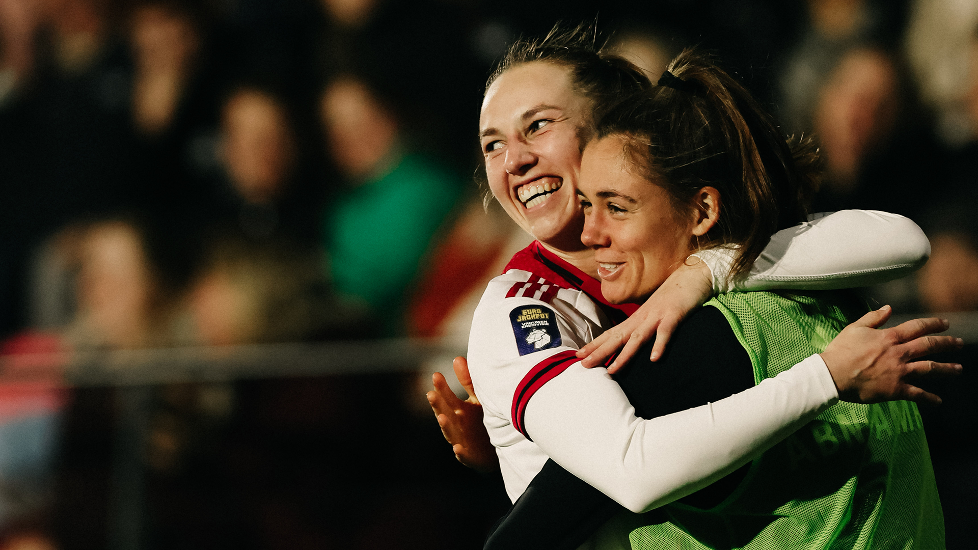 Ajax Vrouwen pakken koppositie