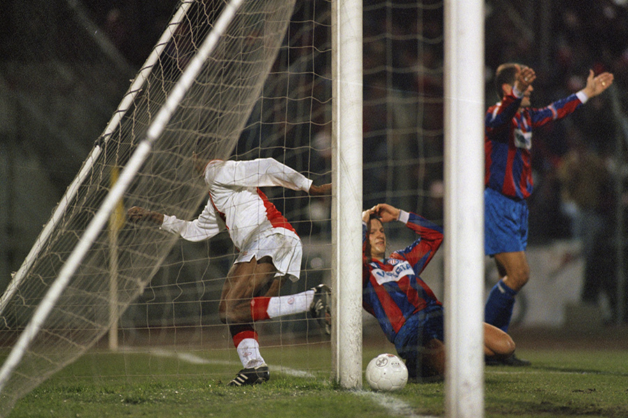 Ajax Hajduk 9495 Goal Kanu 900