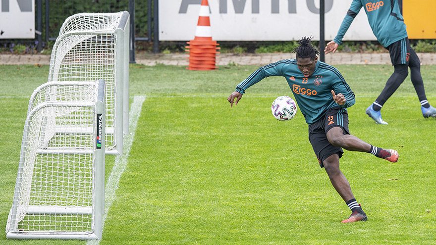 fotos-ajacieden-hervatten-training-in-drietallen-42