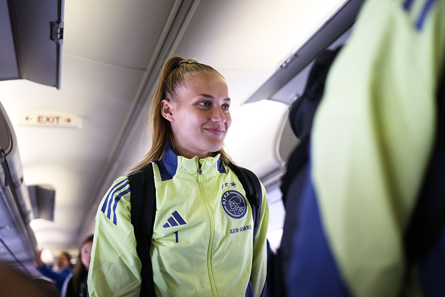 Vertrek Ajax Vrouwen Madrid 1