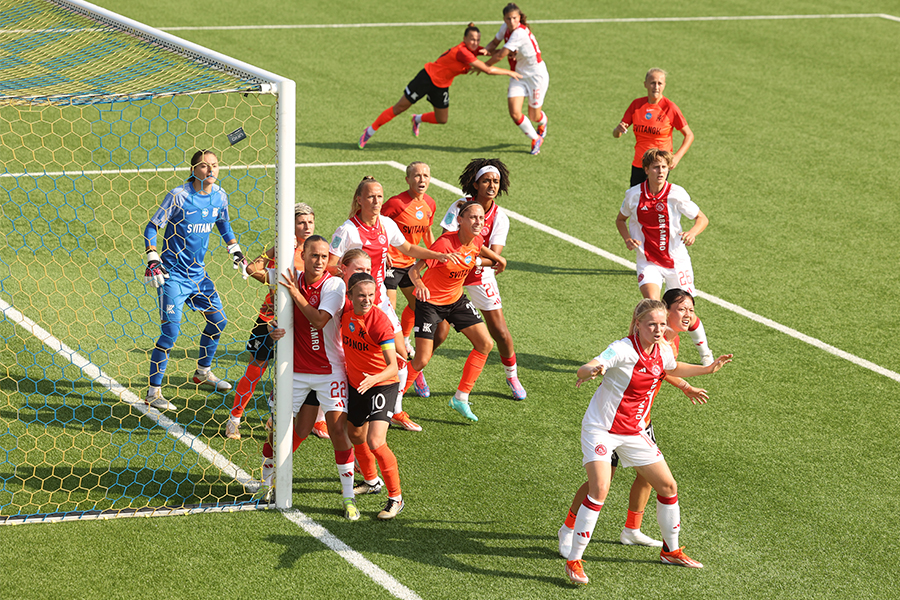 Cornerajaxvrouwen