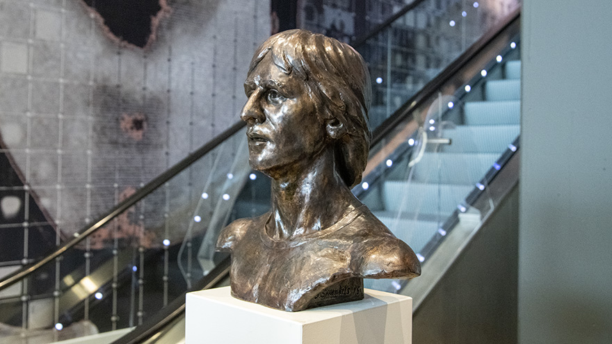 fotos-onthulling-johan-cruijff-wand-borstbeeld-8