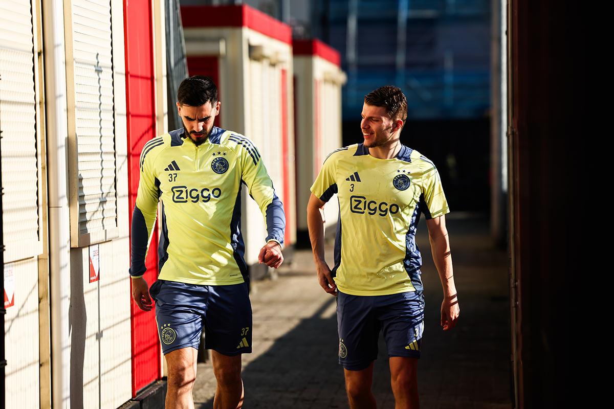 Training Ajax Frankfurt Sutalo Gaaie