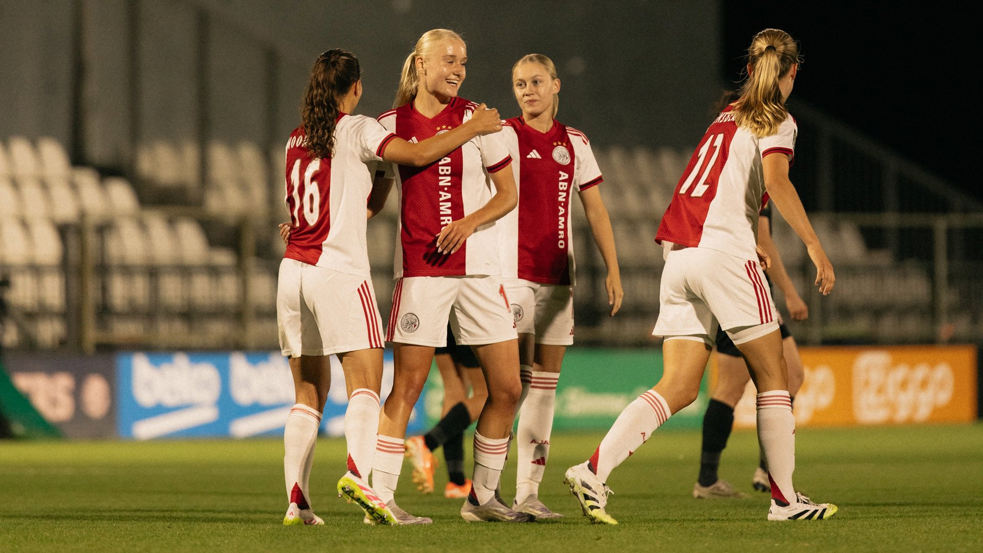 Ajaxvrouwenjuichen1920