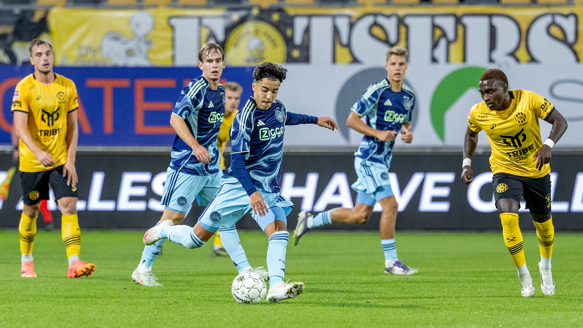 Jong Ajax pakt op valreep een punt in Kerkrade