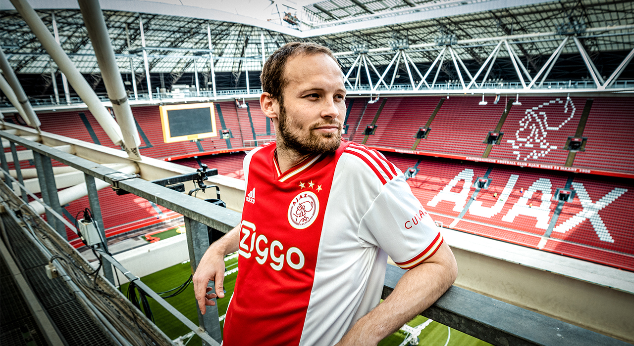 namens buitenste stapel Ajax en adidas introduceren thuistenue 2022/2023