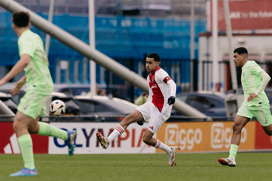 Ajax O16 Barca 8