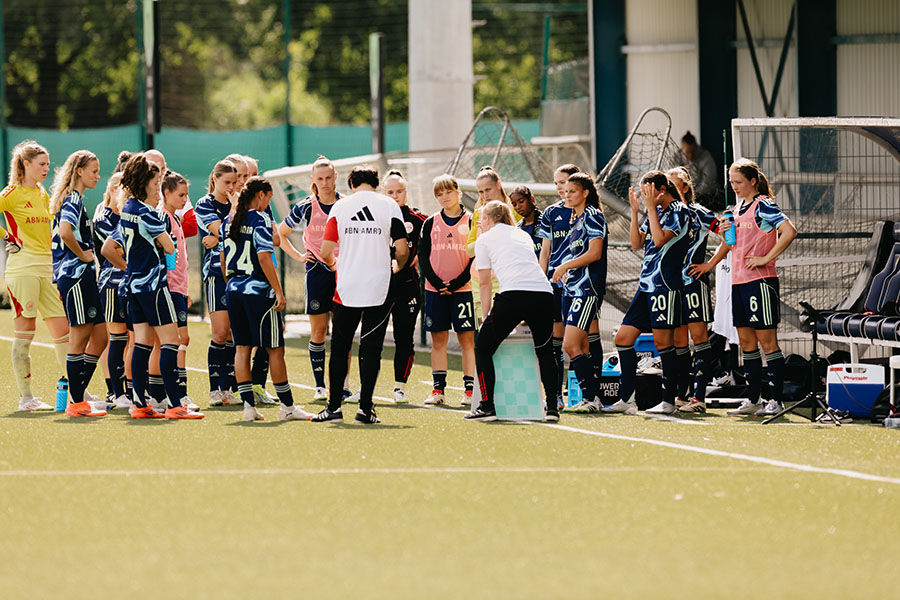 Ajax Vrouwen Leuven 12