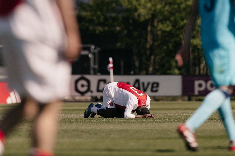 Ajax Athletic 900 16