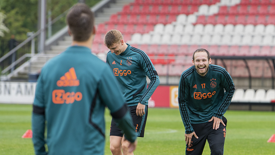 fotos-ajacieden-hervatten-training-in-drietallen-11