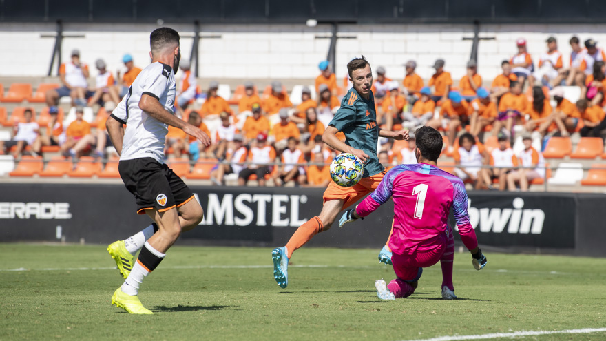 ajax-o19-blijft-foutloos-in-uyl-na-zege-op-valencia-6