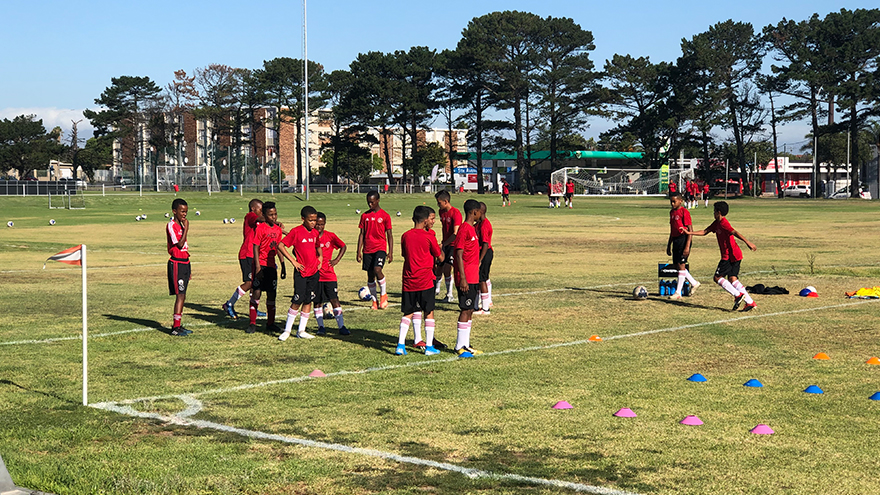 twaalfjarige-ajax-speler-lucas-jetten-bezoekt-ajax-cape-town-veel-geleerd-3