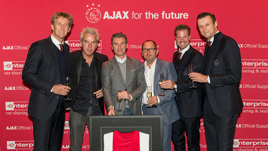ajax-en-enterprise-car-sharing-rental-sluiten-overeenkomst-2