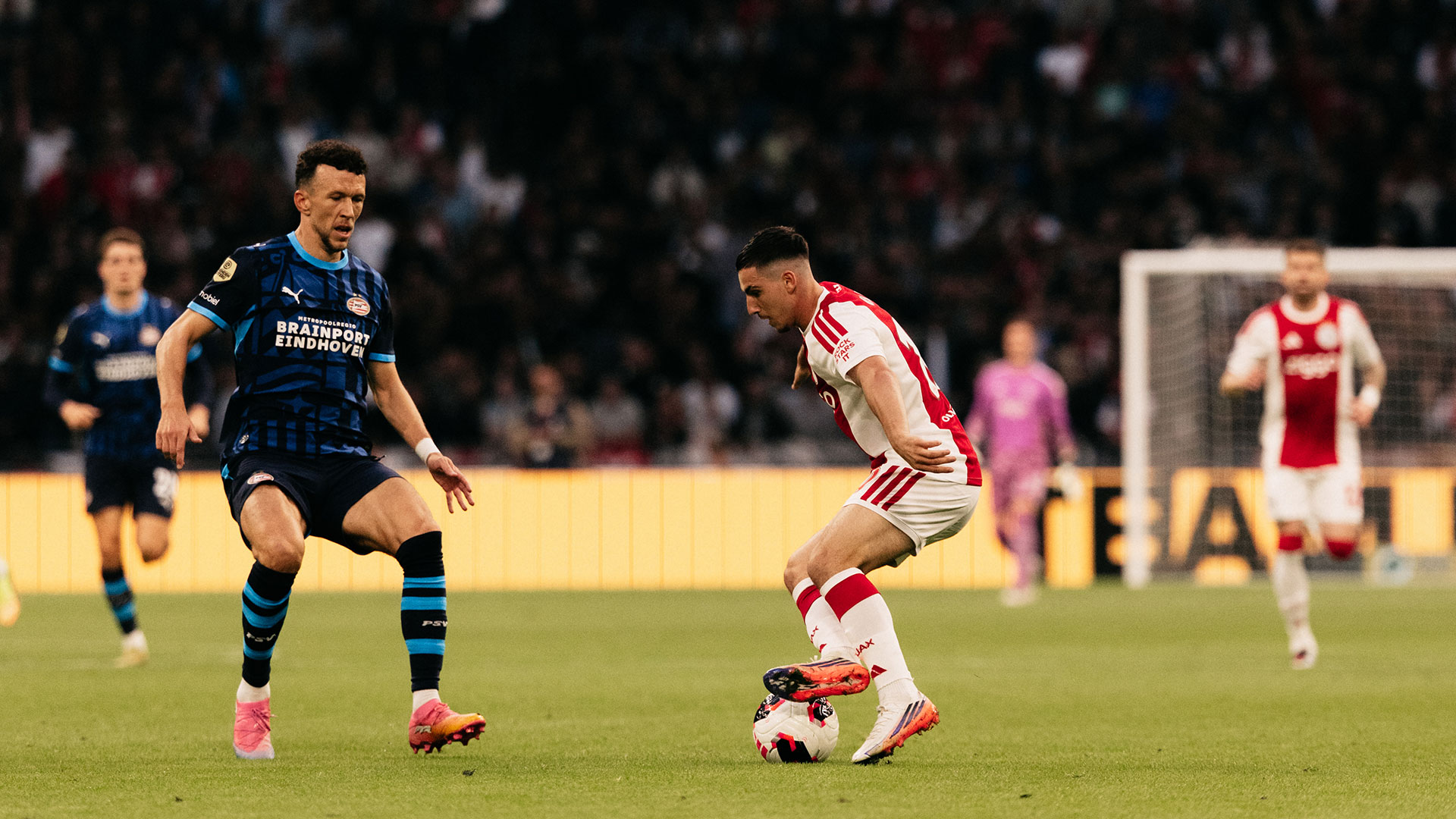 Luister naar Ajax - PSV via Ajax Radio