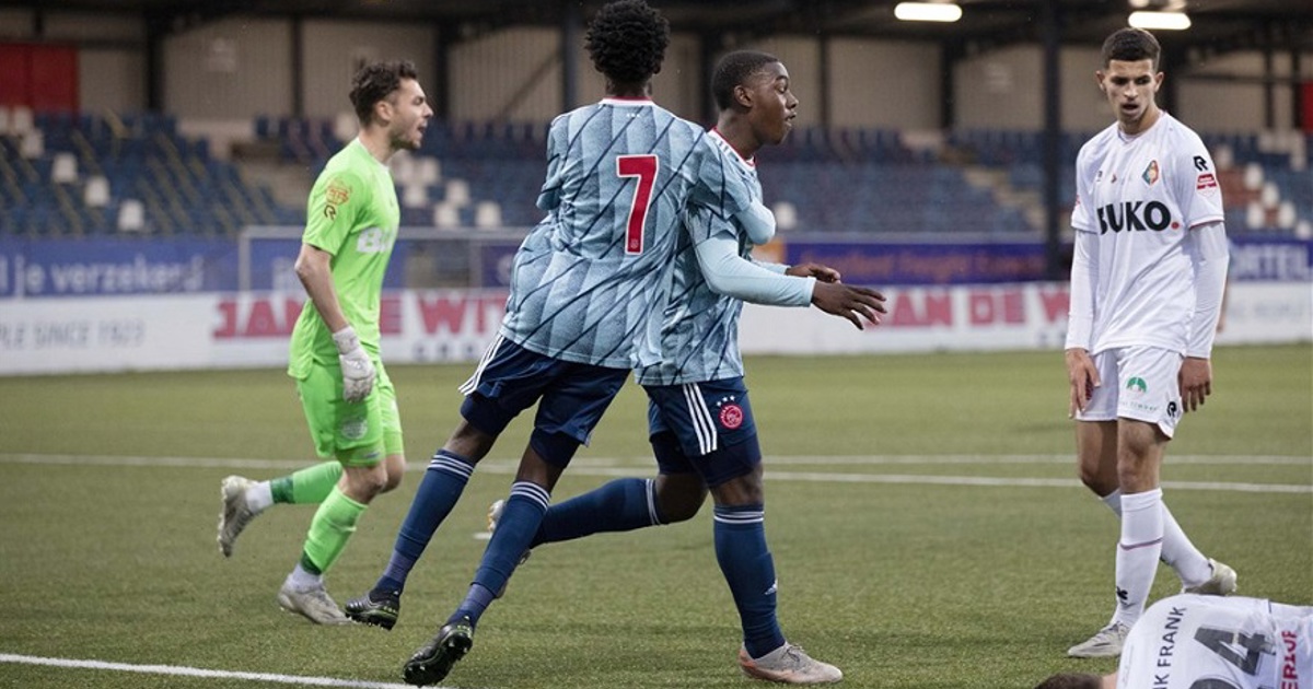 Jong Ajax wint seizoensafsluiting op bezoek bij Telstar Jong Ajax wint seizoensafsluiting op bezoek bij Telstar