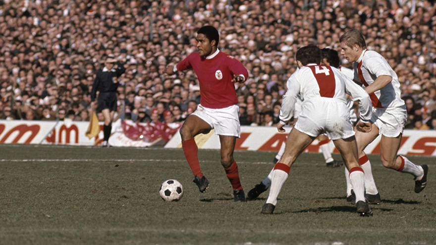 LB 690305 Ajax Benfica In Parijs Driedubbele Dekking Eusebio