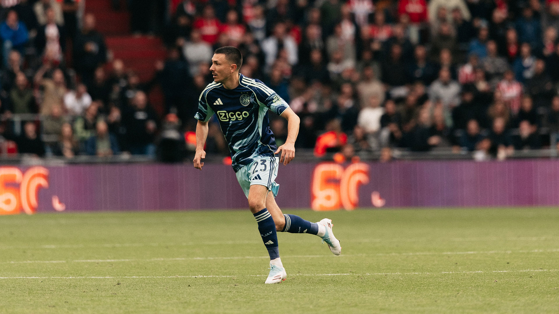 Luister naar Feyenoord - Ajax via Ajax Radio