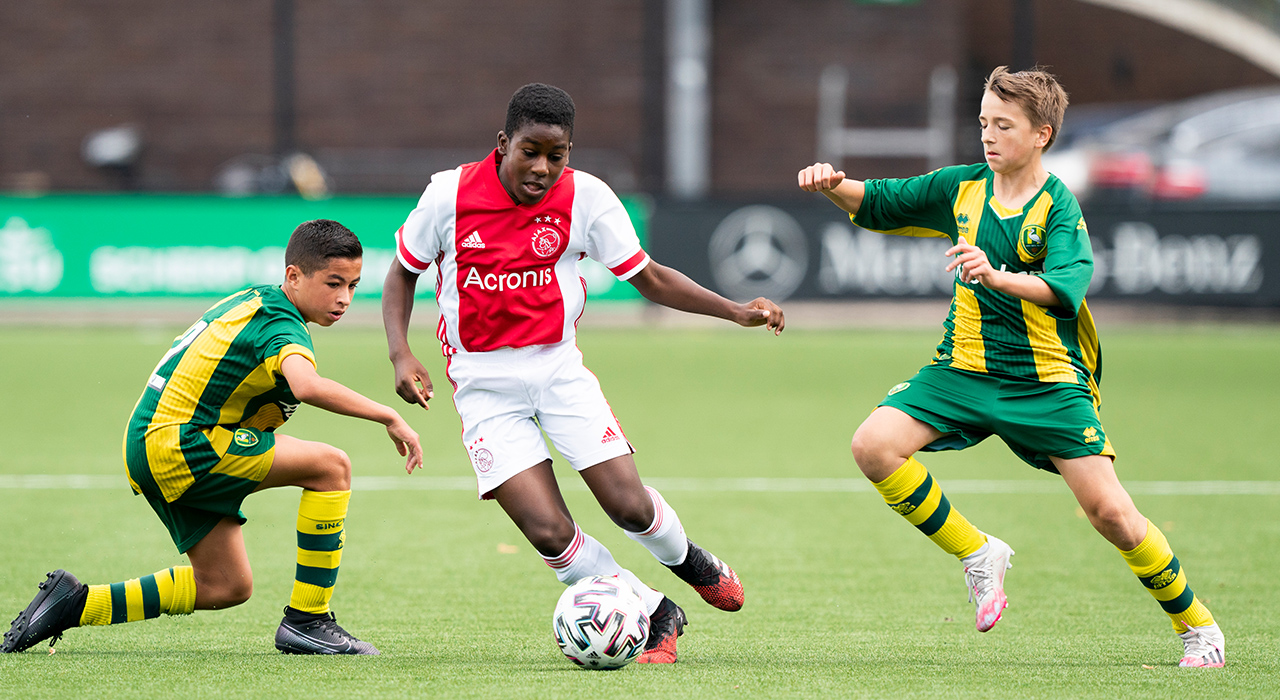 Ajax O14 won vorige week in eigen huis van ADO Den Haag.