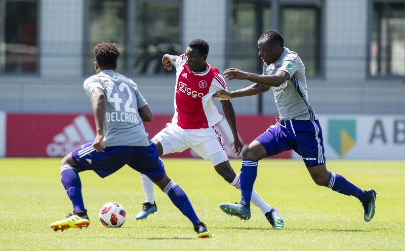 liveblog-nederlaag-ajax-anderlecht-spits-eert-nouri-20