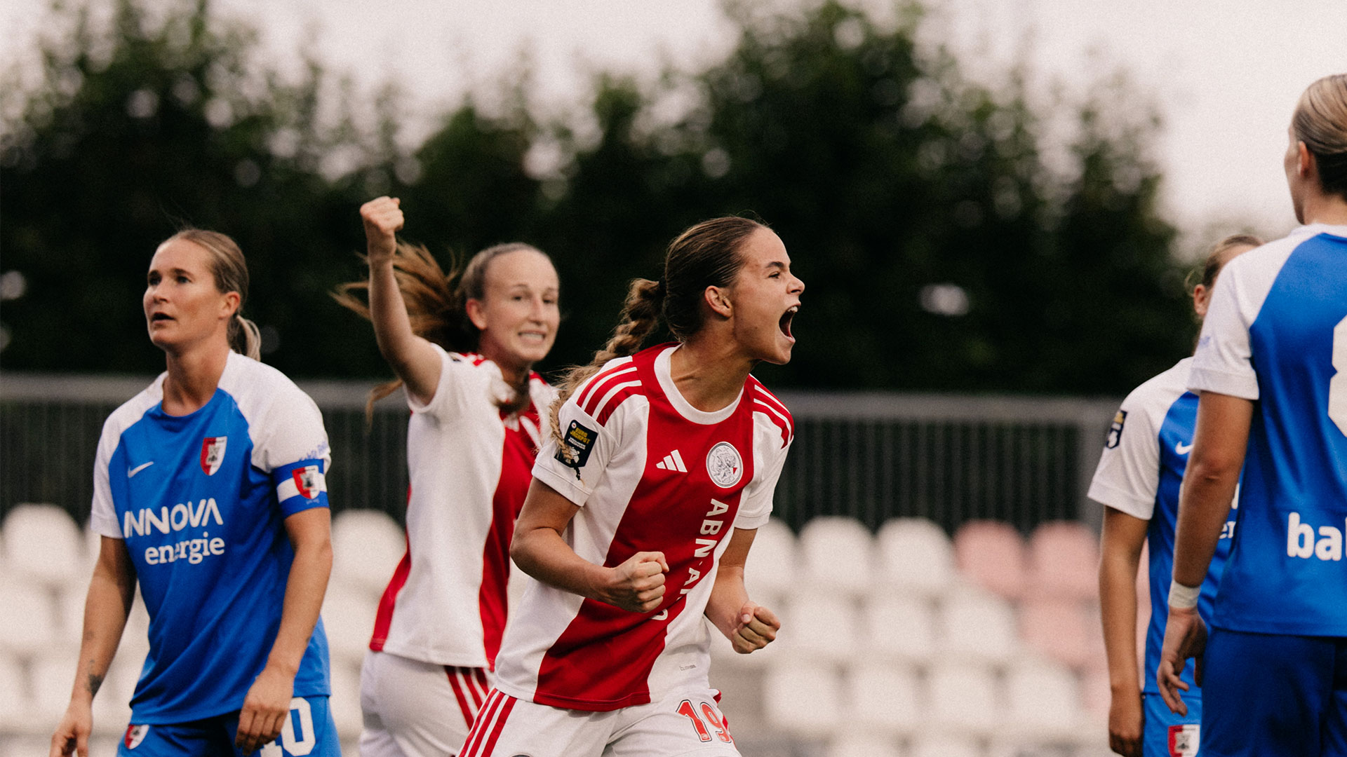 Ajax Vrouwen kennen weinig moeite met AZ