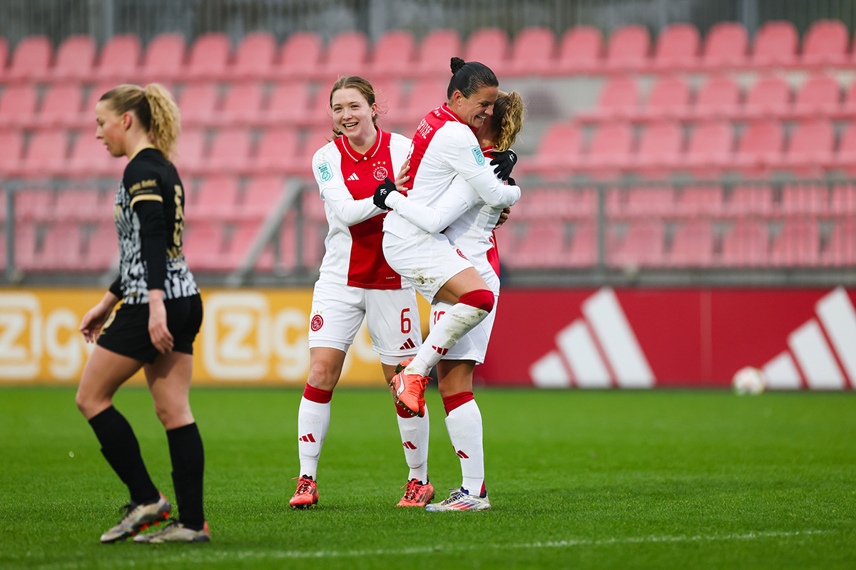 Jonna Van De Velde100 07