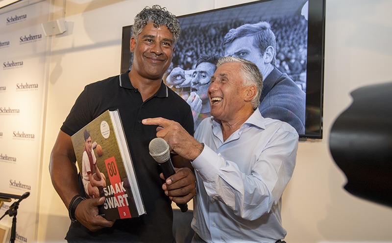 mister-ajax-friends-genieten-van-boekpresentatie-sjaak-swart-80-1